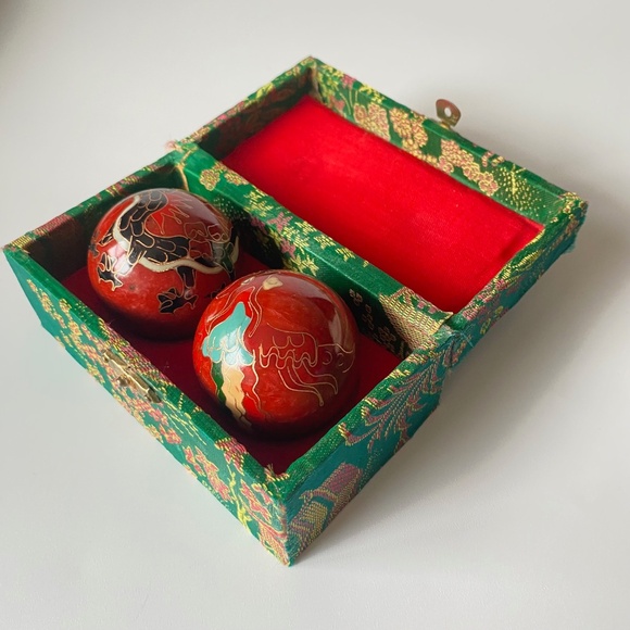 Vintage Chinese Cloisonné Meditation Balls: Baoding Iron Balls - Picture 4 of 9